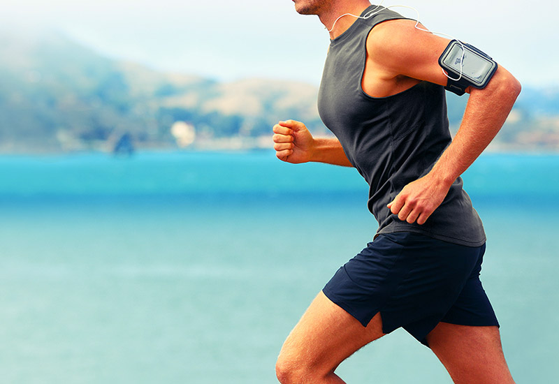 Shorts de sport légers pour la course à pied ou l'entraînement en salle de sport, ajustés et respirants.